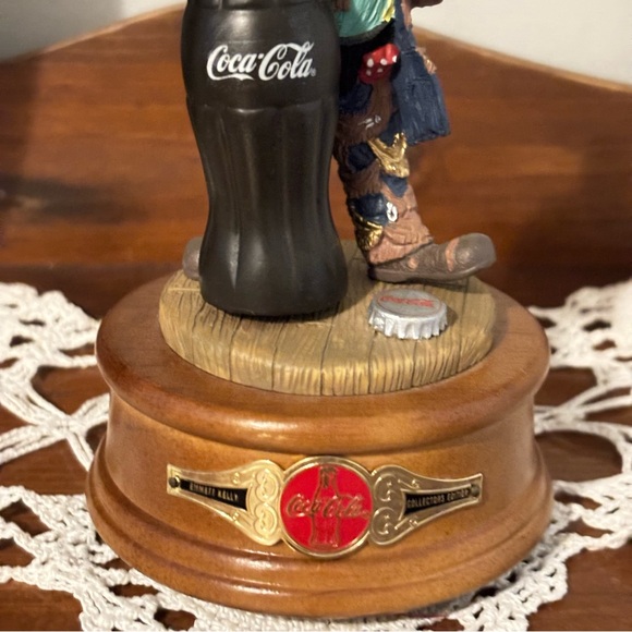 Coca-Cola Limited Musical Edition Figurine Hemmett Kelly 1995 Signed Numbered - Picture 3 of 10